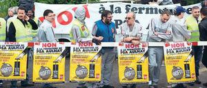 Autokrise. Bei PSA in Frankreich regiert der Rotstift. Mitarbeiter protestierten am Donnerstag in Aulnay-sous-Bois bei Paris gegen die Schließung des Werks. 