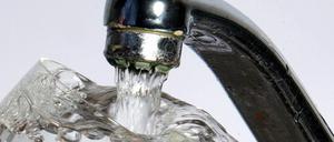 Berlin will die Wasserversorgung wieder zu einer öffentlichen Angelegenheit machen und kauft daher die Anteile von RWE zurück.