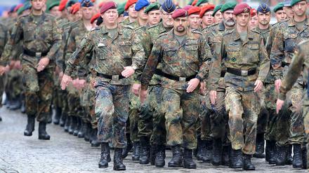 Mehr Aufgaben, weniger Geld. Reservisten sollen künftig Steuern zahlen.