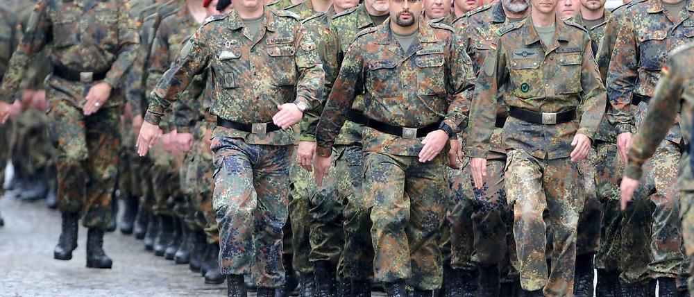 Mehr Aufgaben, weniger Geld. Reservisten sollen künftig Steuern zahlen.