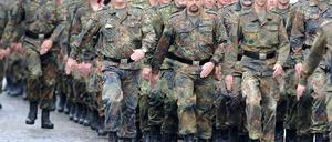 Mehr Aufgaben, weniger Geld. Reservisten sollen künftig Steuern zahlen.