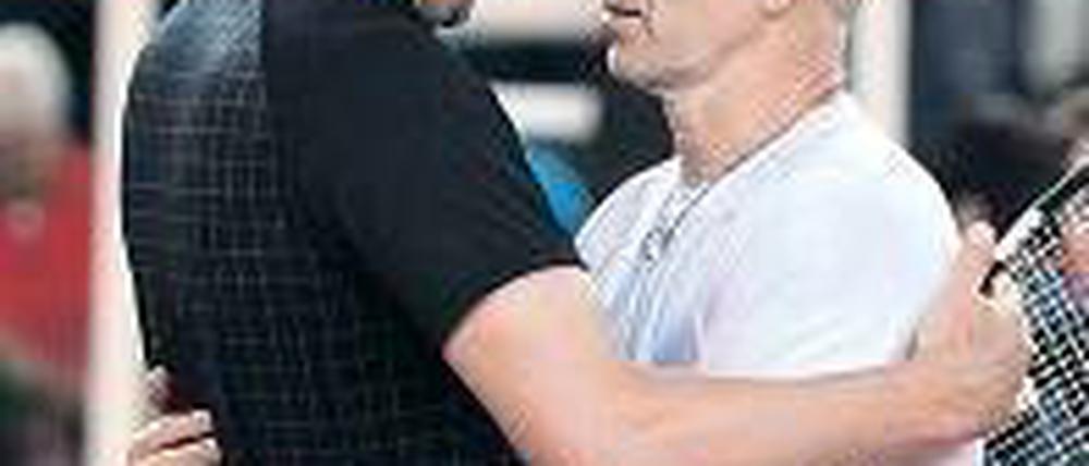 Hey, wir wollen die Alten sehen! Ausverkauft war Hamburg nur zum Schaukampf zwischen Stich (li.) und McEnroe. Foto: dpa