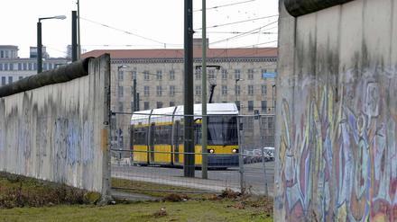 Die Fronten im Streit um den Ausbau der Mauer-Gedenkstätte an der Bernauer Straße sind weiter verhärtet. 