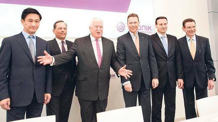 Asien-Vertreter. Dahai Yu (li) teilt sich mit fünf Deutschen die Führungsetage des Essener Spezialchemiekonzerns Evonik. Der promovierte Chemiker stammt aus Schanghai. 