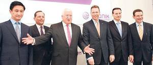 Asien-Vertreter. Dahai Yu (li) teilt sich mit fünf Deutschen die Führungsetage des Essener Spezialchemiekonzerns Evonik. Der promovierte Chemiker stammt aus Schanghai.