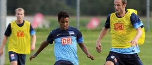 Neu gegen alt. Sami Allagui (links) gegen Roman Hubnik.