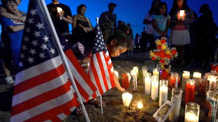 Trauer in Aurora und den ganzen USA: Die Menschen versuchen das Unbegreifliche zu verstehen.