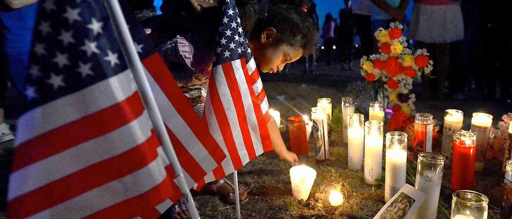 Trauer in Aurora und den ganzen USA: Die Menschen versuchen das Unbegreifliche zu verstehen.