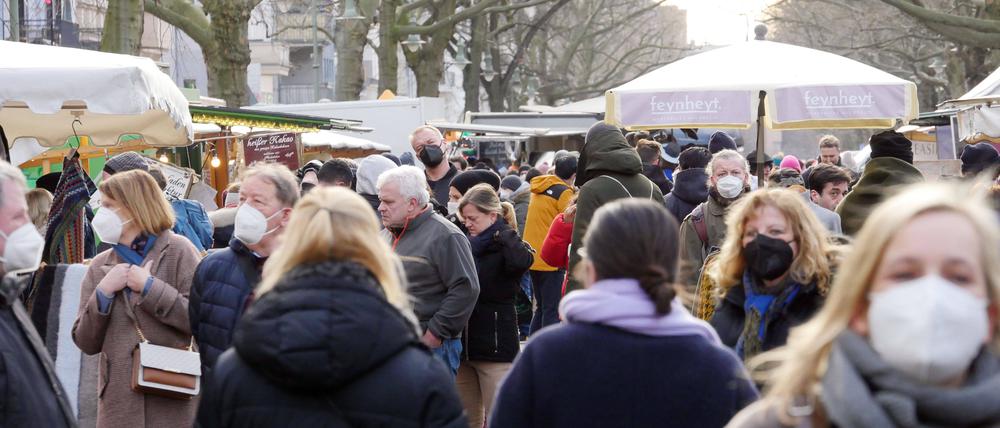 Der Wochenmarkt am Kollwitzplatz.