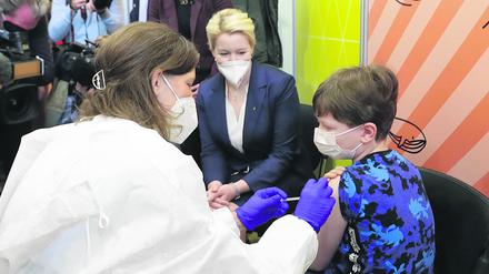Das Kinderimpfen im Roten Rathaus kurz vor Weihnachten sahen einige als „PR-Kampagne“ für Giffey.