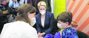 Das Kinderimpfen im Roten Rathaus kurz vor Weihnachten sahen einige als „PR-Kampagne“ für Giffey.