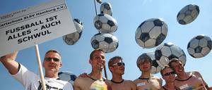 Fußball ist nicht nur Schwarzrotgold, Fußball ist auch bunt.