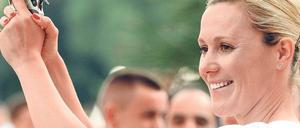 Startschuss für einen neuen Anlauf. Mit des Autobiografie „Jenseits des Protokolls“ versucht die Gattin des Altbundespräsidenten Christian Wulff, ihr Image zurechtzurücken.