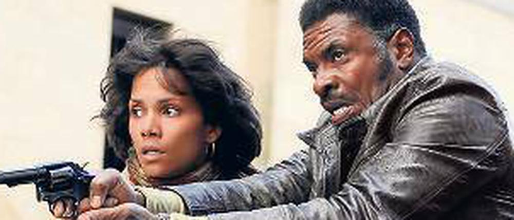 Genremix. Halle Berry und Keith David in einer der sechs Erzählstränge von „Cloud Atlas“, der am 15. November in die deutschen Kinos kommt.