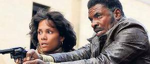 Genremix. Halle Berry und Keith David in einer der sechs Erzählstränge von „Cloud Atlas“, der am 15. November in die deutschen Kinos kommt.