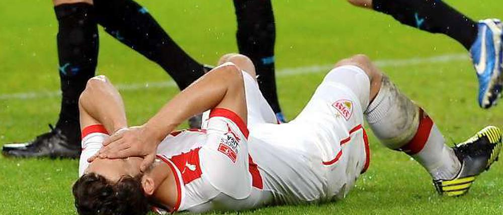 Am Boden: Der VfB und Christian Gentner verlieren gegen Hoffenheim 3:0 und bleiben weiter sieglos. Was wird aus Trainer Bruno Labbadia?