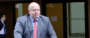 Umweltminister Peter Altmaier fährt gern Fahrrad und isst gerne - Fleisch aber auch Vegetarisches. Bei den Grünen diskutierte der CDU-Politiker mit Fraktionschefin Renate Künast über die Frage: Wie politisch ist der Kochtopf?