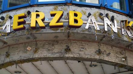Auch bei der Commerzbank drohen massive Stellenkürzungen im Privatkundengeschäft.