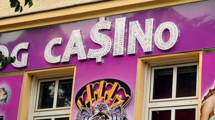 Spielcasinos gibt es in manchen Straßen gleich reihenweise. Das soll sich ändern.