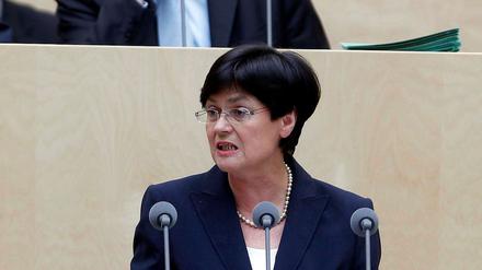 Gegen den Strich. Thüringens Landeschefin Lieberknecht (CDU) will den Mindestlohn. Ratspräsident Seehofer (CSU) lässt das offensichtlich kalt. 