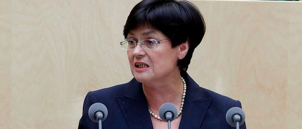 Gegen den Strich. Thüringens Landeschefin Lieberknecht (CDU) will den Mindestlohn. Ratspräsident Seehofer (CSU) lässt das offensichtlich kalt. 