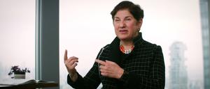 1993 stieg Mossavar-Rahmani als Partnerin bei Goldman Sachs in New York ein.