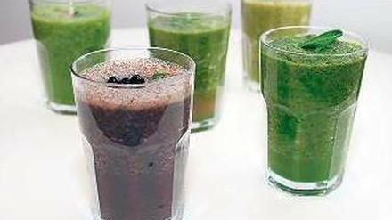 Die fünf selbst gemixten Smoothies.