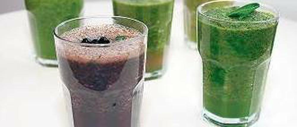 Die fünf selbst gemixten Smoothies.