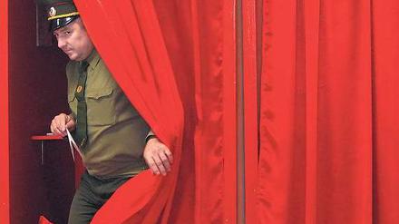 Vorgeschickt. Schon seit Dienstag können die Wähler in Weißrussland über ein neues Parlament abstimmen. Die Opposition fürchtet massive Wahlfälschungen, denn Wahlbeobachter sind bei der vorgezogenen Stimmabgabe nicht anwesend.