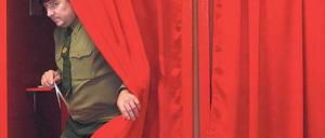 Vorgeschickt. Schon seit Dienstag können die Wähler in Weißrussland über ein neues Parlament abstimmen. Die Opposition fürchtet massive Wahlfälschungen, denn Wahlbeobachter sind bei der vorgezogenen Stimmabgabe nicht anwesend.