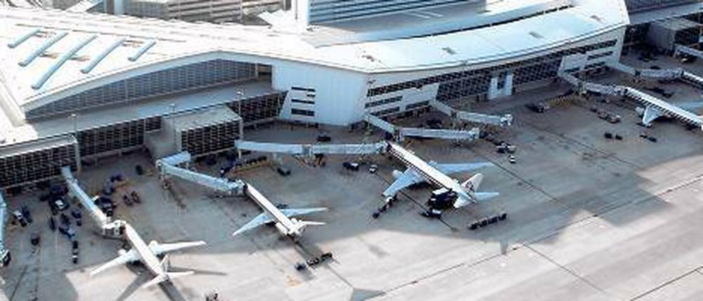 Vor dem Abflug auf die Piste. Im Terminal des Flughafens Dallas gibt’s einen Laufparcours.