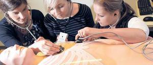 Untersucht. Der EU-Plan erschwert die Medizinerausbildung, sagen Kritiker.