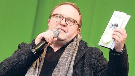 Auf der Bühne. Schauspieler Gustav Peter Wöhler, der auch singt, übernimmt die Rolle des am 1. Oktober verstorbenen Dirk Bach. Foto: dpa