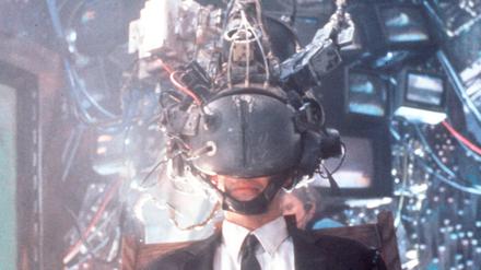 Datenüberlastung. Keanu Reeves spielt in „Johnny Mnemonic“ einen Datenschmuggler, der Geheimnisse in seinem Kopf transportiert. Sie dort wieder herauszuholen, wird zum Problem.