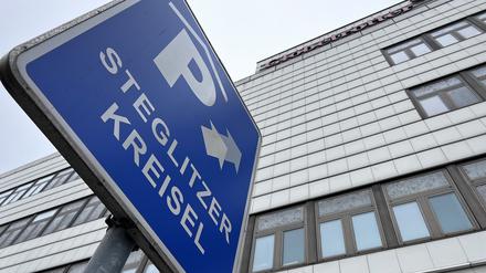 Der Sockel des Steglitzer Kreisel sollte für 250 Millionen Euro umgebaut werden. Jetzt steht er zum Verkauf.