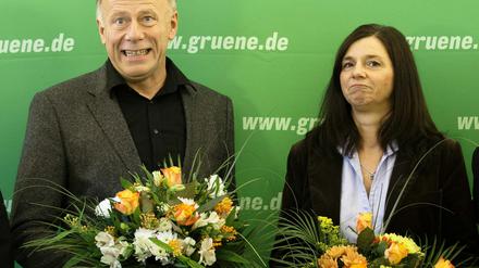 Das Spitzenduo mit Blumen. Jürgen Trittin und Katrin Göring-Eckardt haben sich bei der Urwahl durchgesetzt und der Partei neue Koalitionsmöglichkeiten eröffnet.