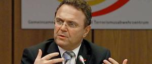Innenminister Hans-Peter Friedrich (CSU) will nach der Eröffnung des Terrorabwehrzentrums in Köln "auf Augenhöhe" mit den Ländern beraten.