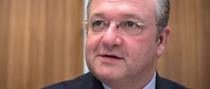 Frank Henkel (CDU) gerät in Erklärungsnot.