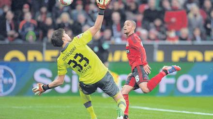Rein und raus. Sidney Sam erzielte das 1:0, wurde aber vorzeitig ausgewechselt. Foto: dpa