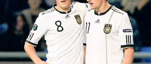 Vereint im Schmerz. Mesut Özil (l.) und Miroslav Klose sagten gestern ab. Foto: dpa