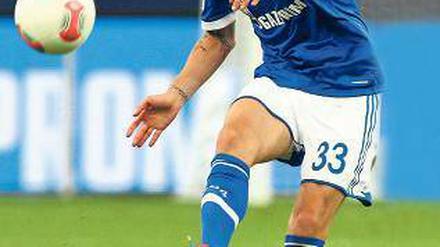 Der Anti-Götze. Roman Neustädter kommt als klassischer Abräumer aufs Feld. Foto: dpa