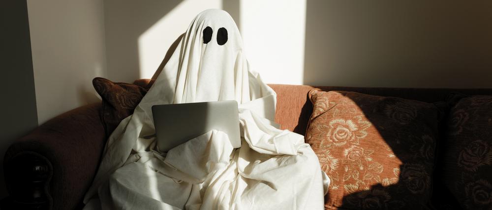 Onlinedating ist um eine weitere Absurdität reicher geworden: Ghostwriting.