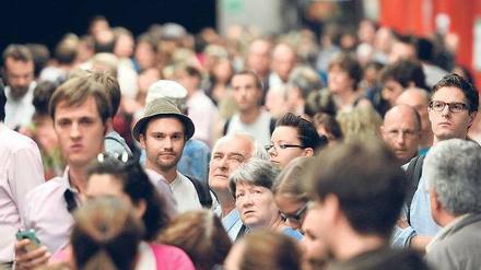 Zehntausende standen ratlos auf den S-Bahnhöfen und warteten. 
