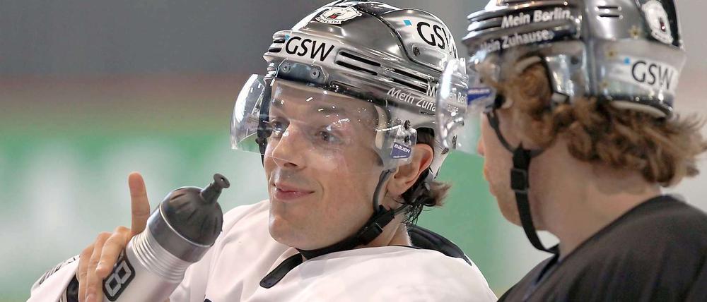 Wenn es schlecht läuft, könnte der verletzte Daniel Brière (l.) nie mehr im Eisbären-Trikot auflaufen.