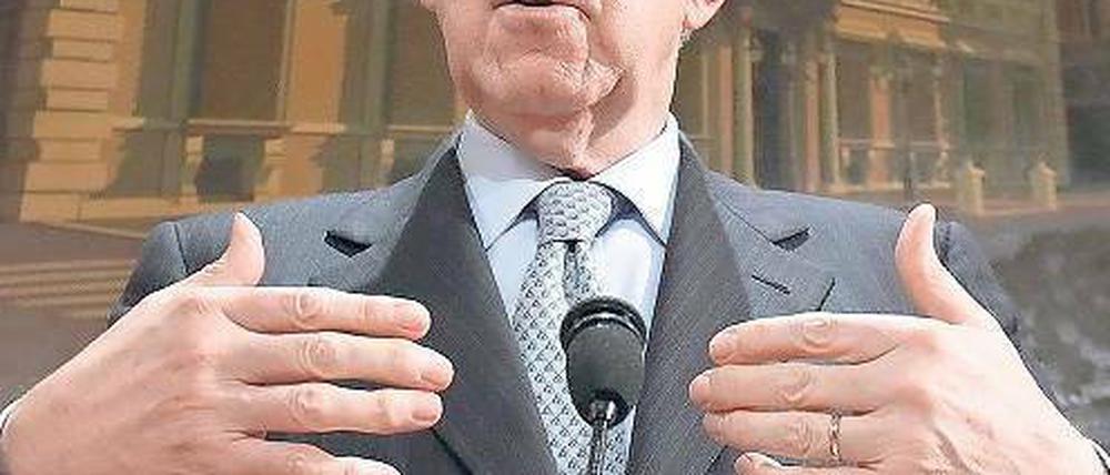 Auf Umwegen. Mario Monti behält sein Senatorenmandat. Italiens Wahlgesetz erlaubt es ihm, dass er sich nicht selbst um die Gunst der Wähler bewerben muss.Foto: Giuseppe Lami/dpa