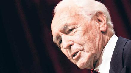 Weg von Watte, Wichtigtuerei und den giftigen Nebeln des Jargons: Wolf Schneider hat Generationen von Jungjournalisten die hohlen Phrasen ausgetrieben. Gerade hat der 87-Jährige ein neues Buchprojekt begonnen. Foto: dapd
