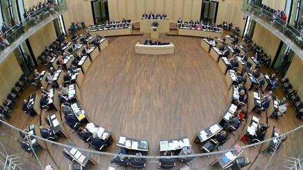 Vielen Ländern (hier der Blick in den Bundesrat) reicht das Geld nicht. Zumindest sagen die Regierungen das.