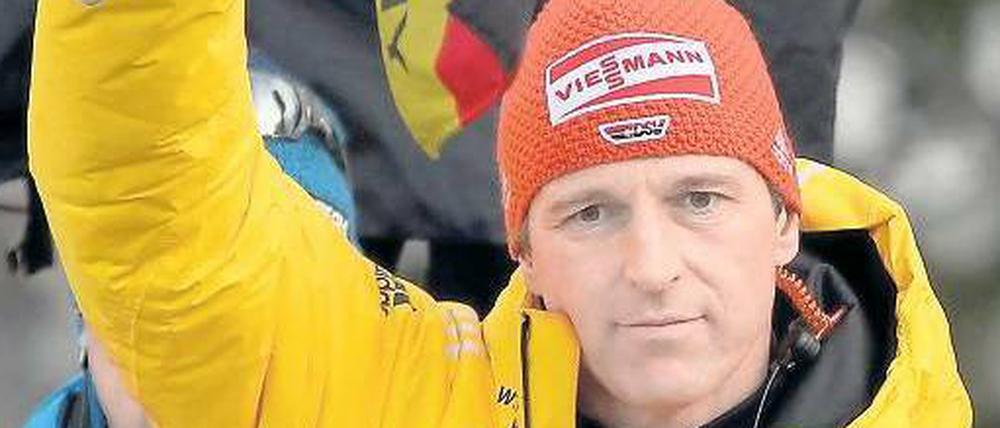 Springer kommt. Werner Schuster schwenkt seit 2008 die deutsche Flagge. 