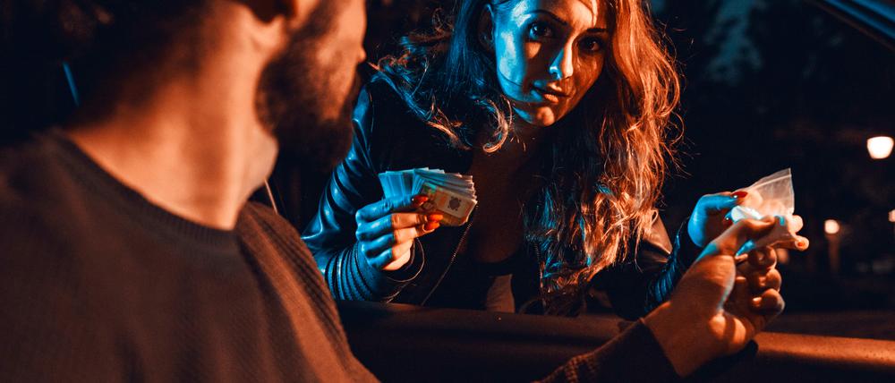 Kundenfreundlich. Die sogenannten Kokstaxis bringen die Internet-Drogenbestellung schnell und unkompliziert bis an die Haustür. Die leichte Verfügbarkeit schafft laut der Polizei eine ebenso leichte Verführbarkeit. Gerade Minderjährige sind dabei besonders gefährdet.