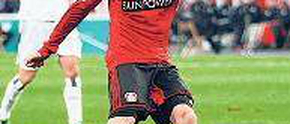 Gleich ist er drin. André Schürrle trifft zum zwischenzeitlichen 3:0 seiner Leverkusener gegen Frankfurt. Foto: Reuters
